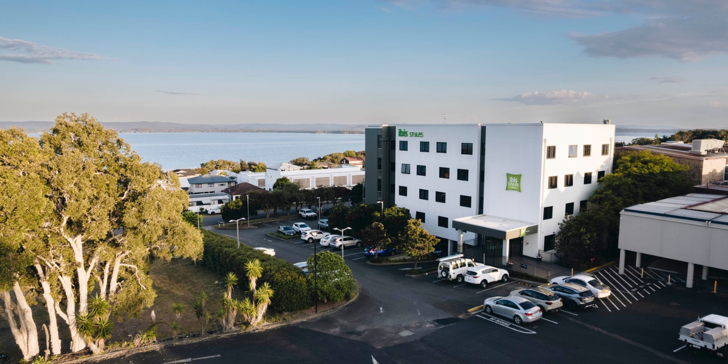 ibis styles the entrance central coast facing Tuggerah lake