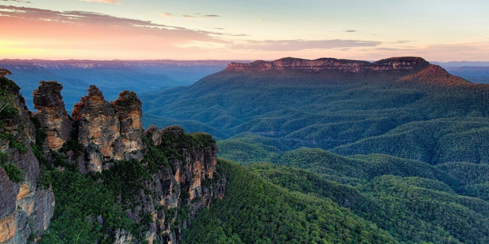 The Three Sisters rock formation overlooking the Blue Mountains near Katoomba, NSW.